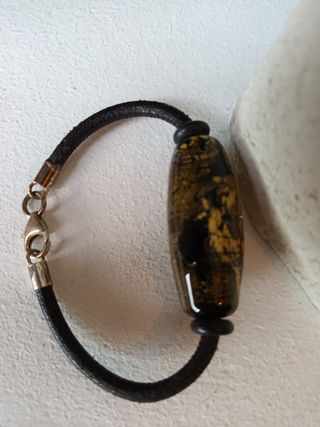 PULSERA EN ÓNIX CON PAPEL DE ORO.