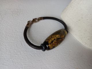 PULSERA EN ÓNIX CON PAPEL DE ORO.