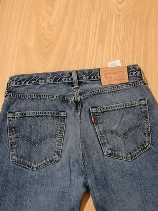 Pantalon vaquero azul Levi's. Talla 32 L 32.