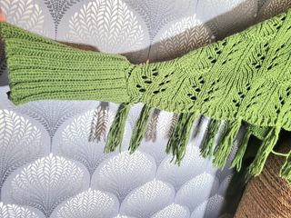 Poncho Fórmula Jóven tricot corto flecos y mangas