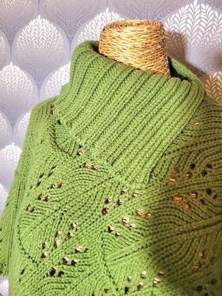 Poncho Fórmula Jóven tricot corto flecos y mangas