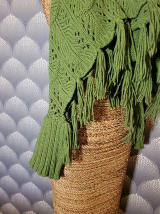 Poncho Fórmula Jóven tricot corto flecos y mangas