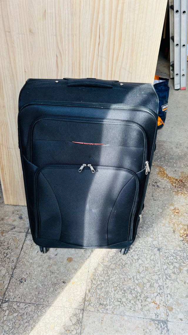 Maleta grande con ruedas NO REGATEAR