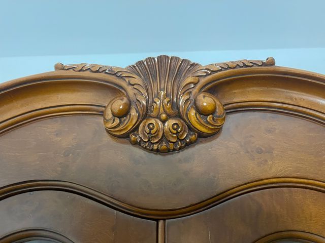 Vitrina Clásica de madera maciza