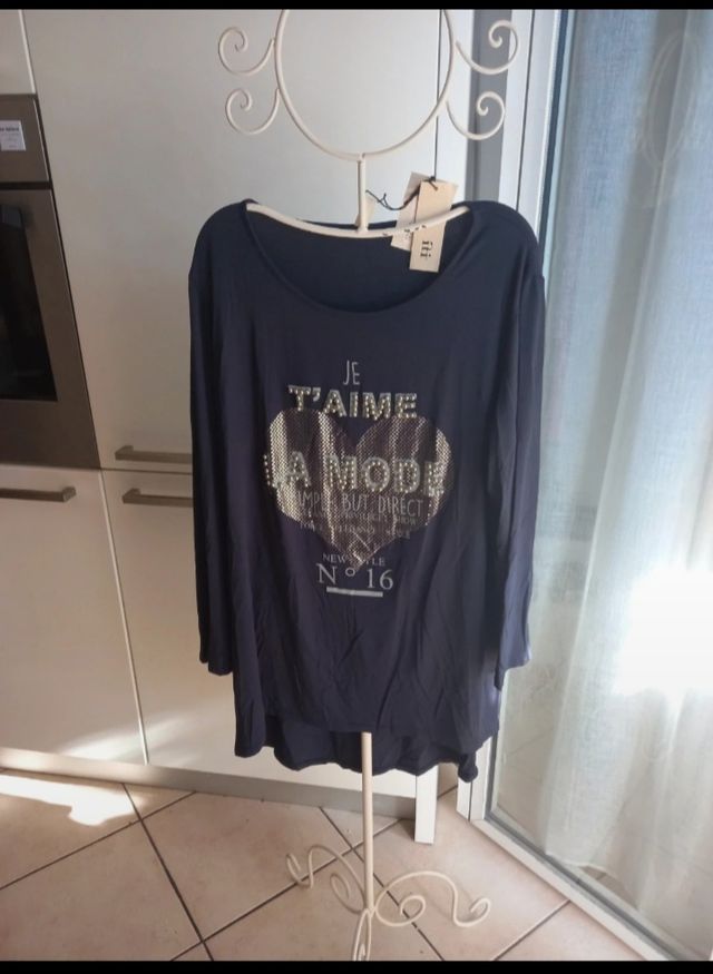 Maglia blu viscosa con applicazioni