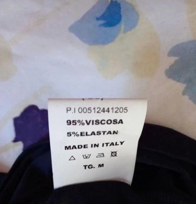 Maglia blu viscosa con applicazioni