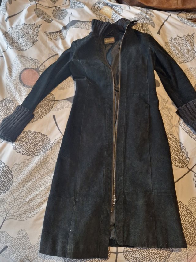 Chaqueta de piel ante de color negro