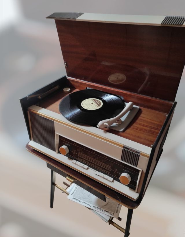 Radio/giradischi d'epoca 