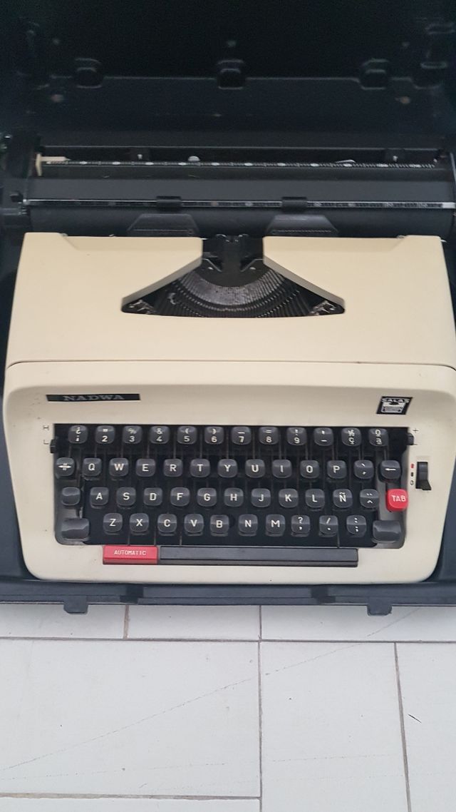 MAQUINA ESCRIBIR