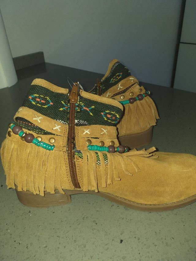 vendo botas de mujer número 36 nueva con etiqueta