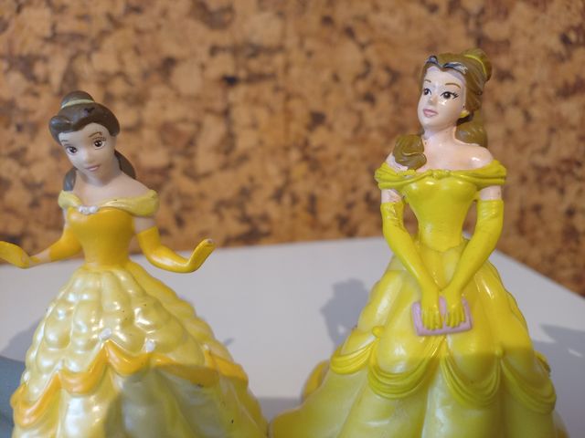 Bonecos Disney, princesas e o monstro