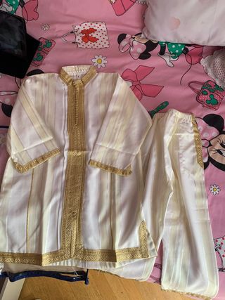 Disfraz traje a mano niño pequeño