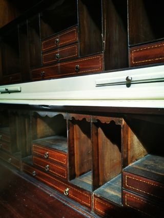 Gran estudio, estantería. inglés.