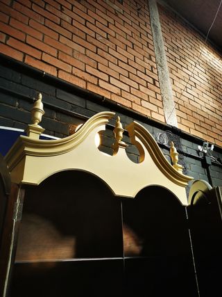 Gran estudio, estantería. inglés.