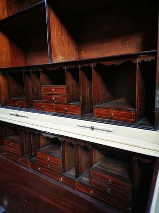 Gran estudio, estantería. inglés.