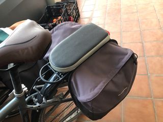 Sillín trasero desmontable + reposapiés 