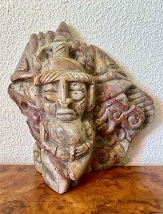 Antigua talla azteca en mármol