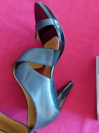 Zapatos chica en piel. 