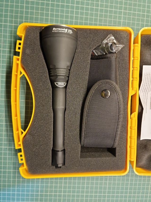 Armytek Barracuda Pro v2 1350lm Sumergible 50mts