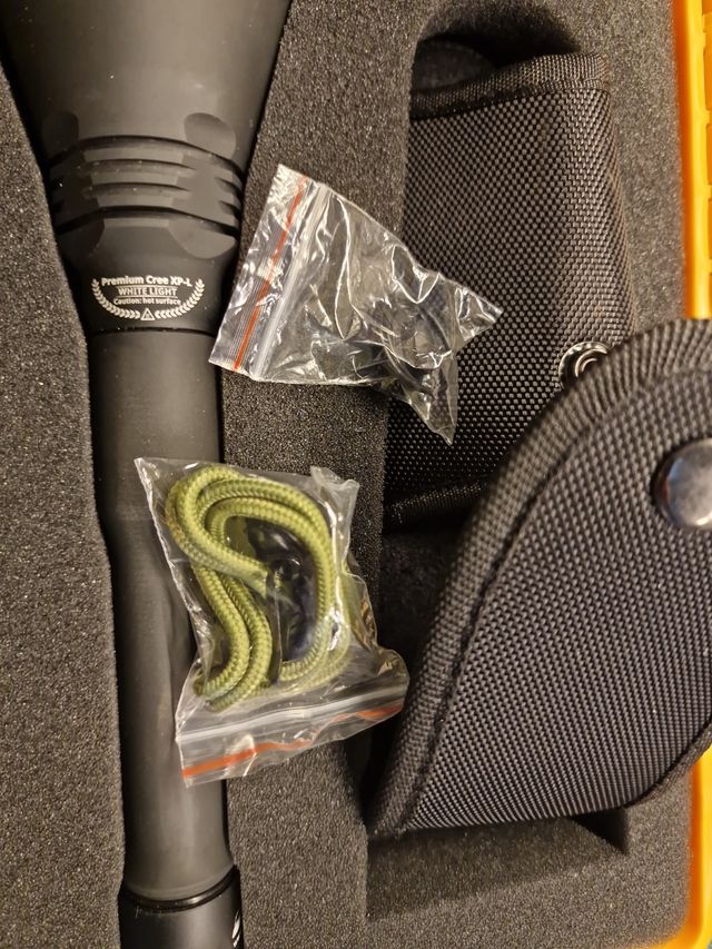 Armytek Barracuda Pro v2 1350lm Sumergible 50mts