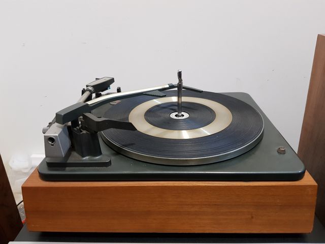 Tocadiscos Garrard AT 60