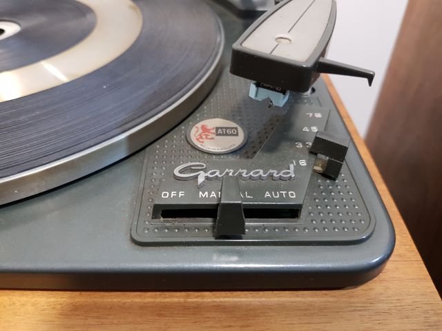 Tocadiscos Garrard AT 60
