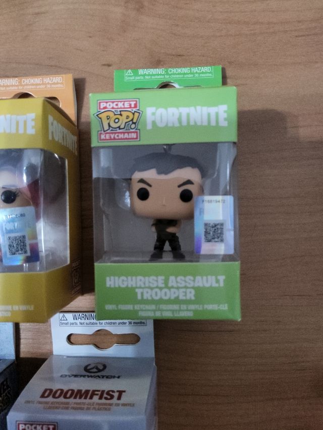 5 llaveros funko pop