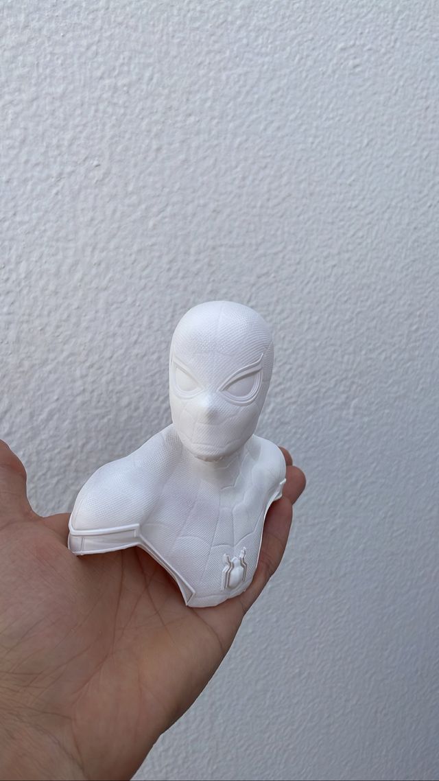 "Impresionantes figuras y piezas en resina 3D"