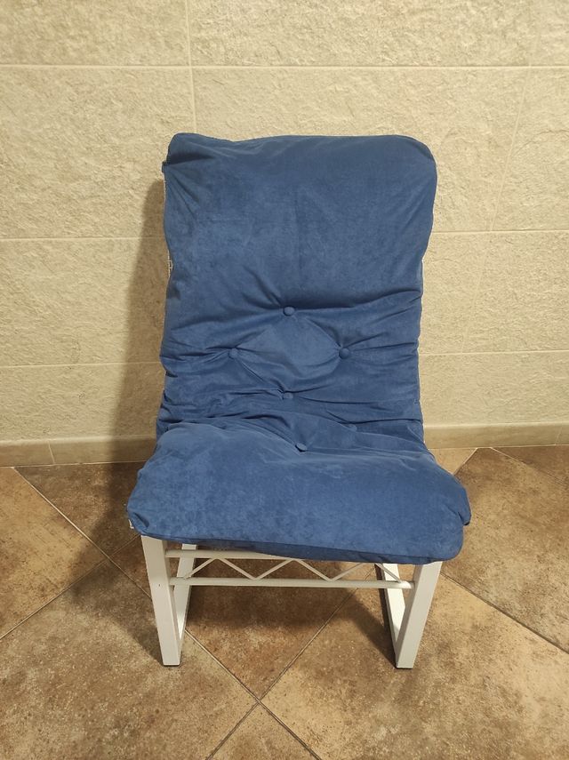 4 sillas.  6 euros unidad