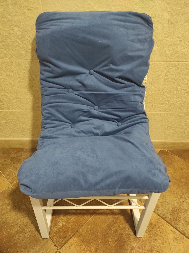 4 sillas.  6 euros unidad