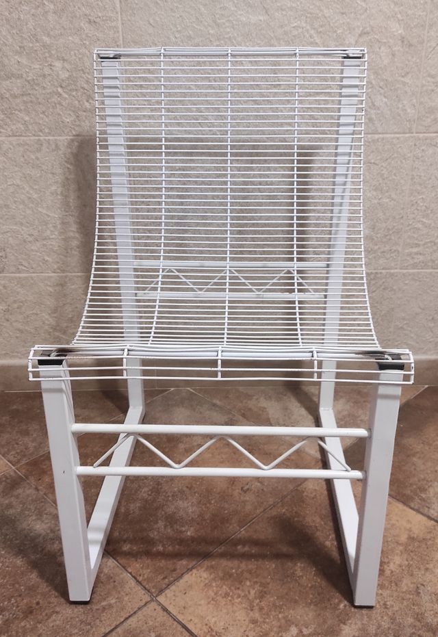 4 sillas.  6 euros unidad