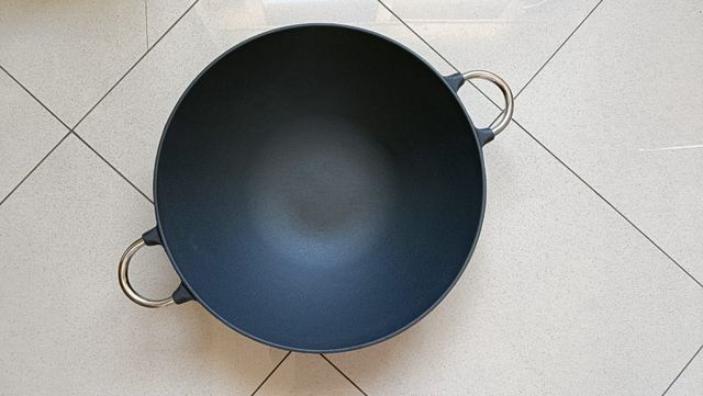 WOK DE HIERRO FUNDIDO BODUM