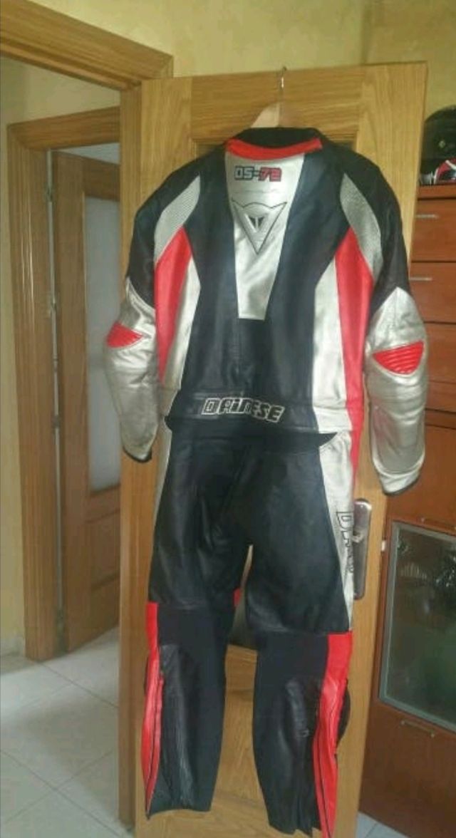 Dainese Mono de cuero talla 56