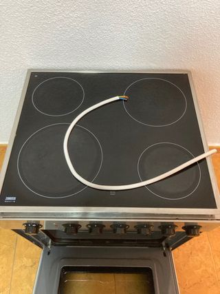 Cocina horno y vitrocerámica. Placa. Encimera