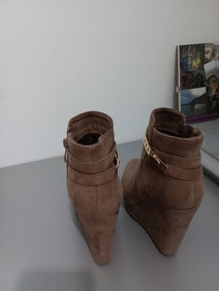 Botín de ante con Cuña