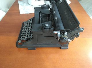 Maquina de escribir Hispano Olivetti M40