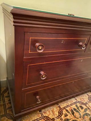 Cómoda de madera maciza con llave antik marron