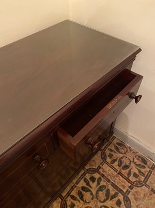 Cómoda de madera maciza con llave antik marron