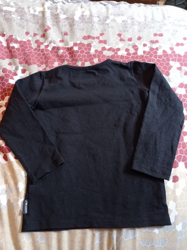 Preciosa camiseta negra Lucky nº7 talla 6