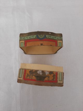 Antigua polvera francesa