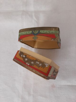 Antigua polvera francesa