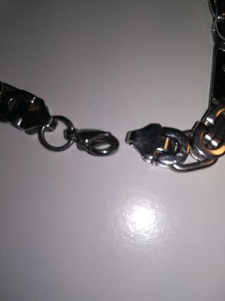 Bracciale in acciaio inox.