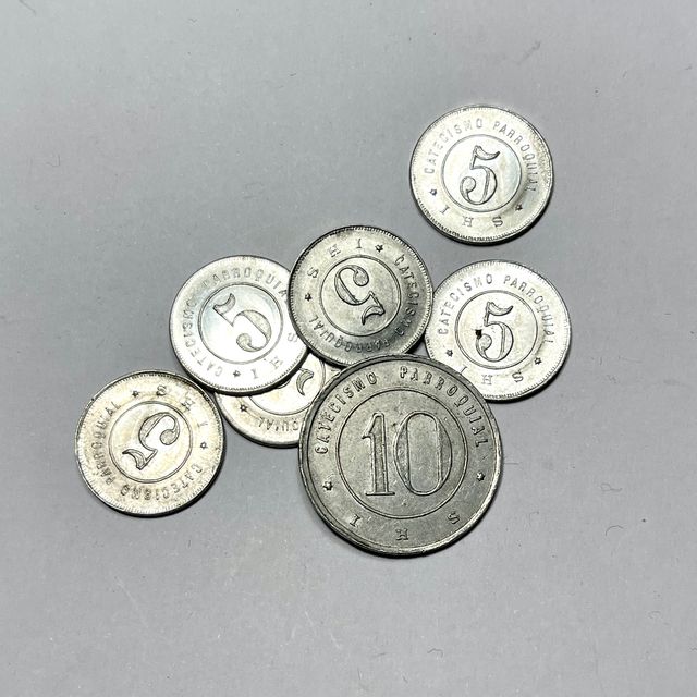 Monedas o fichas en aluminio Catecismo Parroquial