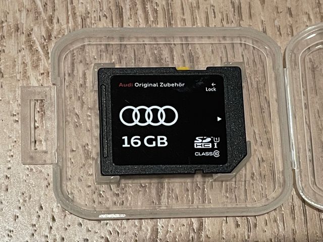Cargador iPhone para Audi y regalo tarjeta 16 GB