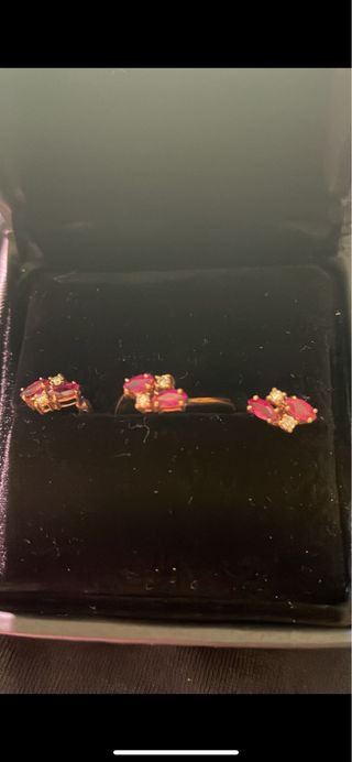 Conjunto oro con rubies y brillantes
