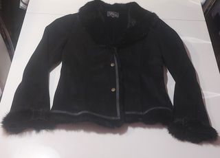chaquetón negro con pelo sintetico