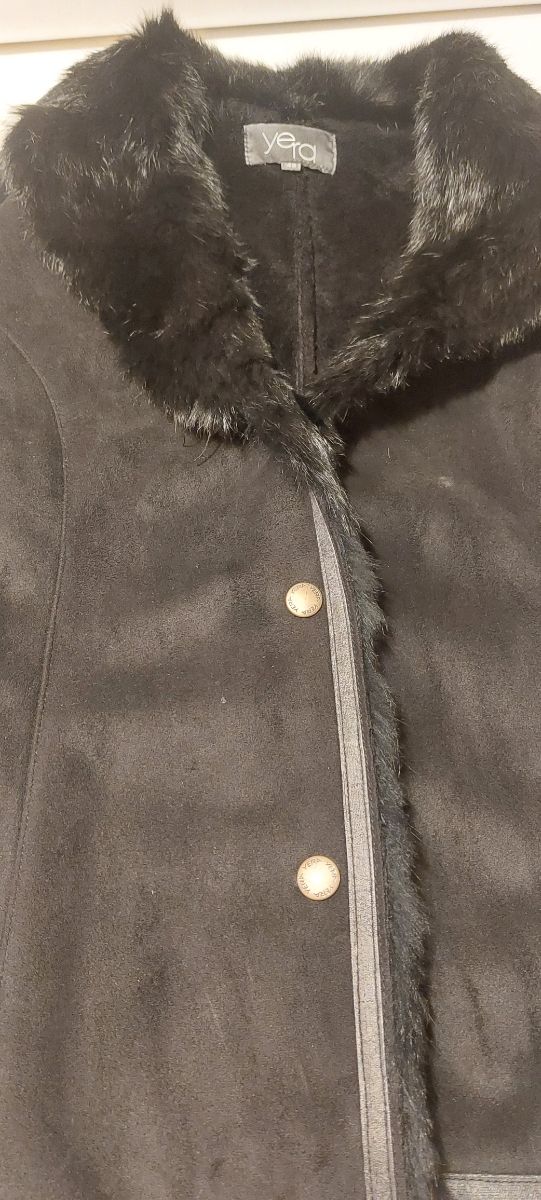 chaquetón negro con pelo sintetico