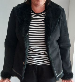 chaquetón negro con pelo sintetico