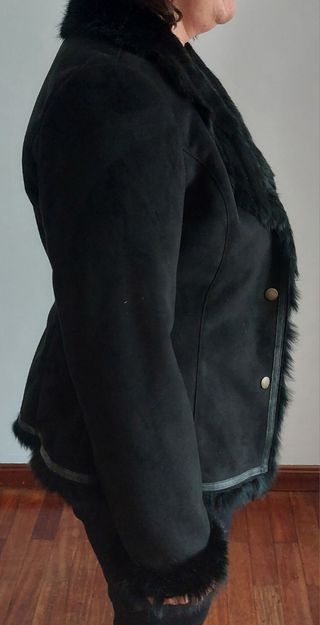 chaquetón negro con pelo sintetico