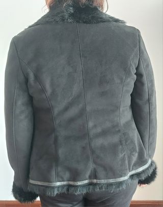 chaquetón negro con pelo sintetico